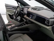 Porsche Macan 4S in OAKGRÜNMETALLIC NEO