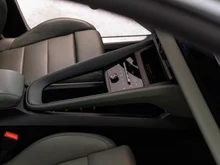 Porsche Macan 4S in OAKGRÜNMETALLIC NEO