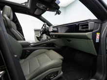 Porsche Macan 4S in OAKGRÜNMETALLIC NEO