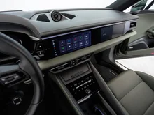 Porsche Macan 4S in OAKGRÜNMETALLIC NEO