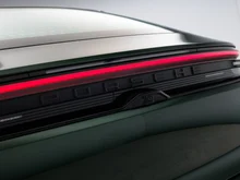 Porsche Macan 4S in OAKGRÜNMETALLIC NEO