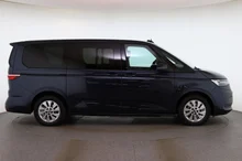 VW Multivan Business ÜH eHybrid 180 kW 4M in Starlightblue Metallic
