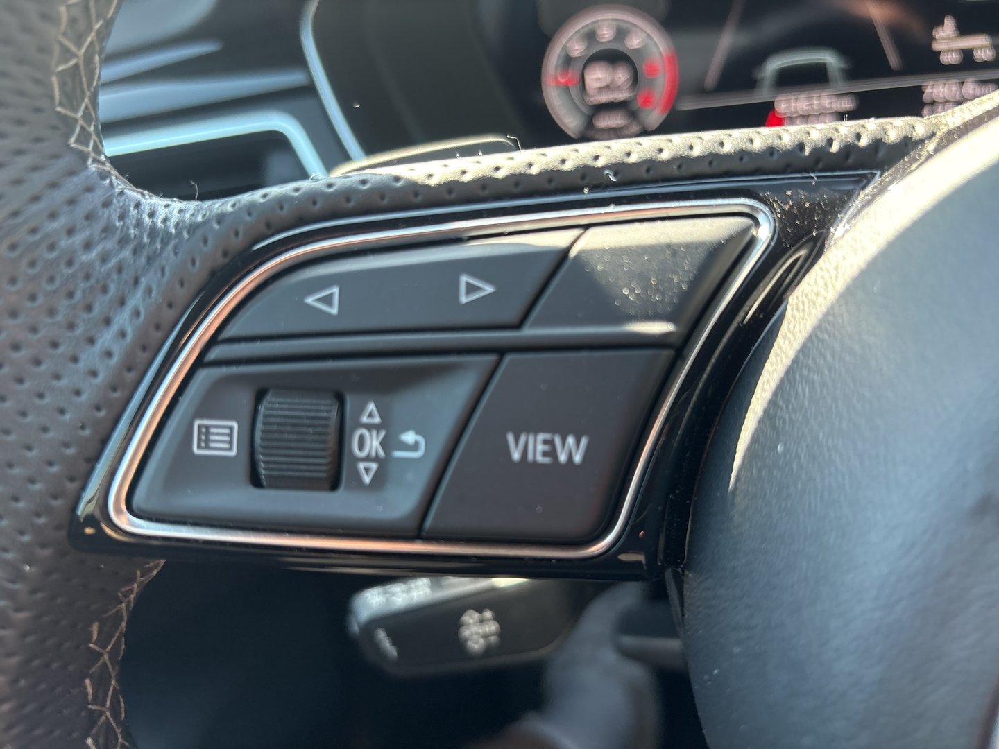 Audi A4 Avant 40 TDI quattro S line | Bild 12 von 20