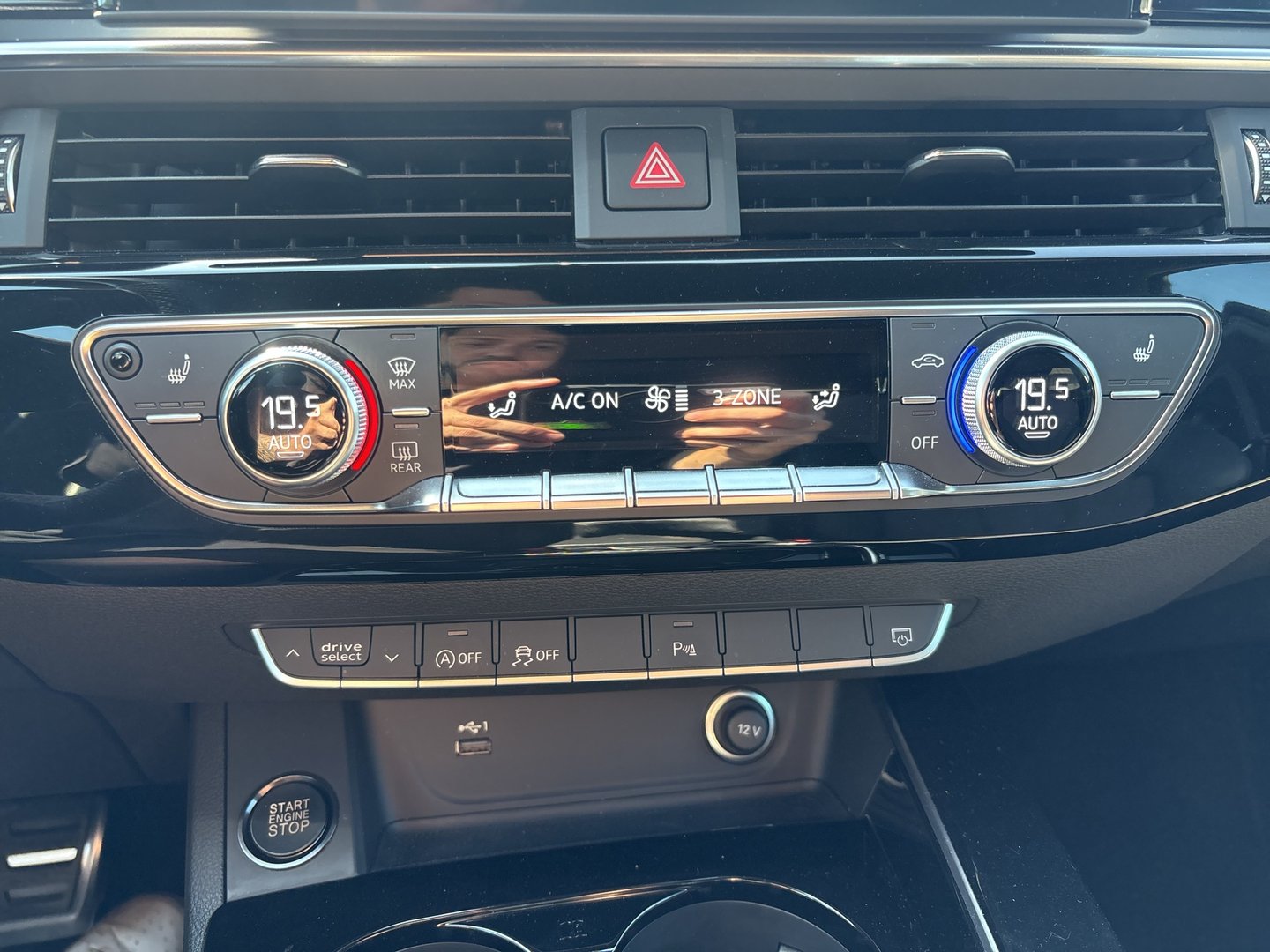 Audi A4 Avant 40 TDI quattro S line | Bild 15 von 20