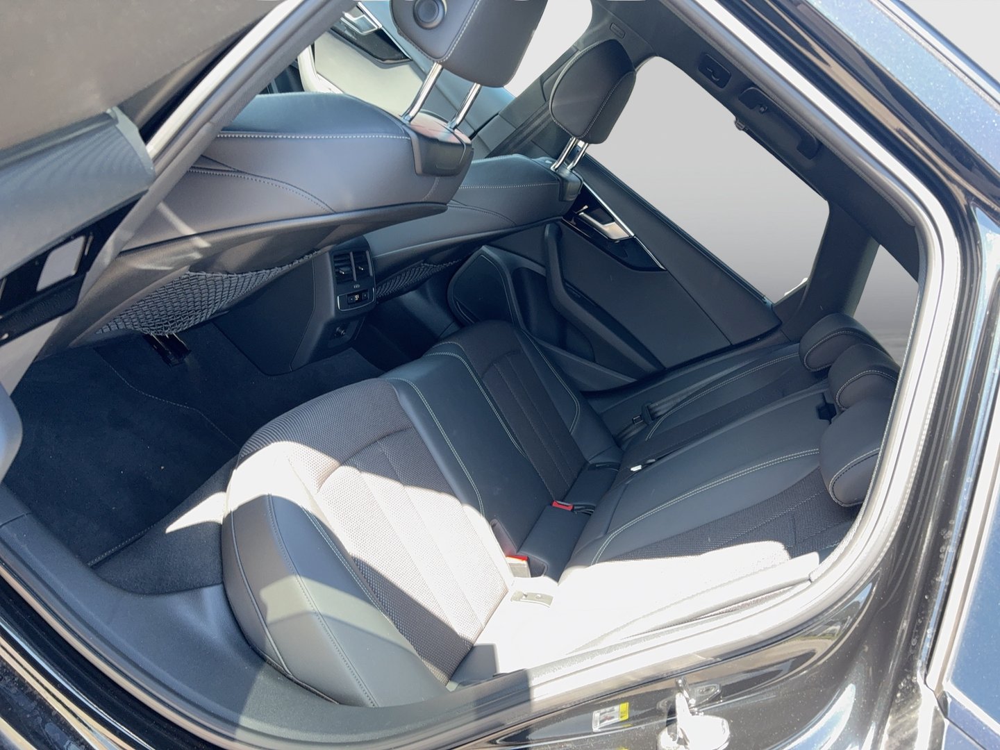 Audi A4 Avant 40 TDI quattro S line | Bild 17 von 20
