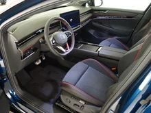 VW ID.7 Tourer GTX 4MOTION 250kW Business in Aquamarinblau Dach Schwarz