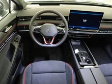 VW ID.7 Tourer GTX 4MOTION 250kW Business in Aquamarinblau Dach Schwarz