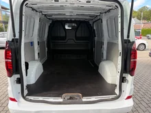 VW Kastenwagen Transporter Kastenwagen TDI in Clear White
