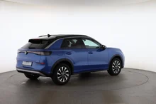 VW T-Roc Life eTSI DSG in Celestial Blue Dach Black Uni