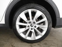 Škoda Octavia Combi 4x4 SCOUT TDI DSG in CANDY-WEISS