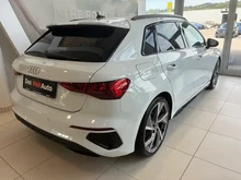 Audi A3 Sportback 35 TDI S line exterieur in gletscherweiß metallic