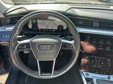 Audi Q8 55 e-tron quattro business in Magnetgrau