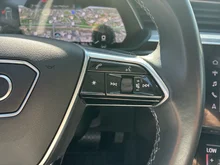 Audi Q8 55 e-tron quattro business in Magnetgrau