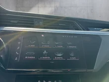 Audi Q8 55 e-tron quattro business in Magnetgrau