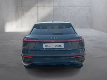 Audi Q8 55 e-tron quattro business in Magnetgrau