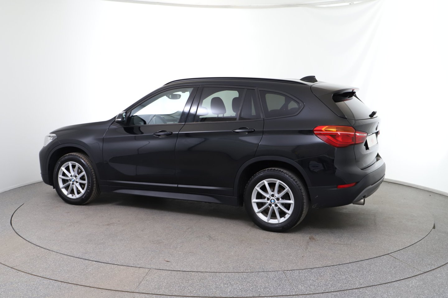 BMW X1 sDrive16d Sport Line | Bild 3 von 27