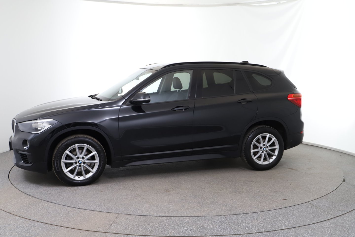 BMW X1 sDrive16d Sport Line | Bild 2 von 27