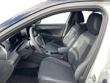 VW T-Roc R-Line eTSI DSG in Pure White Dach Black Uni