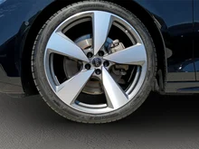 Audi A6 Avant e-hybrid quattro 220 kW in Mythosschwarz Metallic