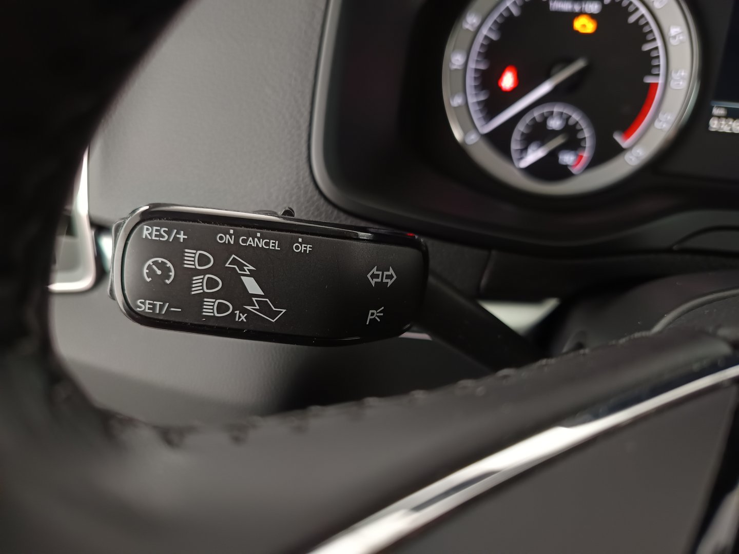 Škoda KAROQ Ambition SC TDI DSG | Bild 18 von 32