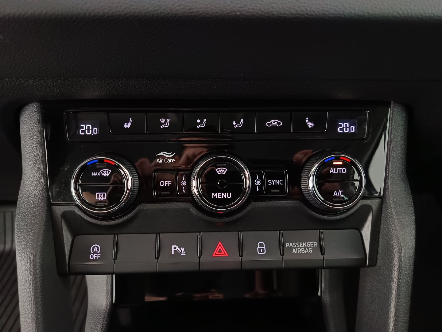 Škoda KAROQ Ambition SC TDI DSG | Bild 27 von 32