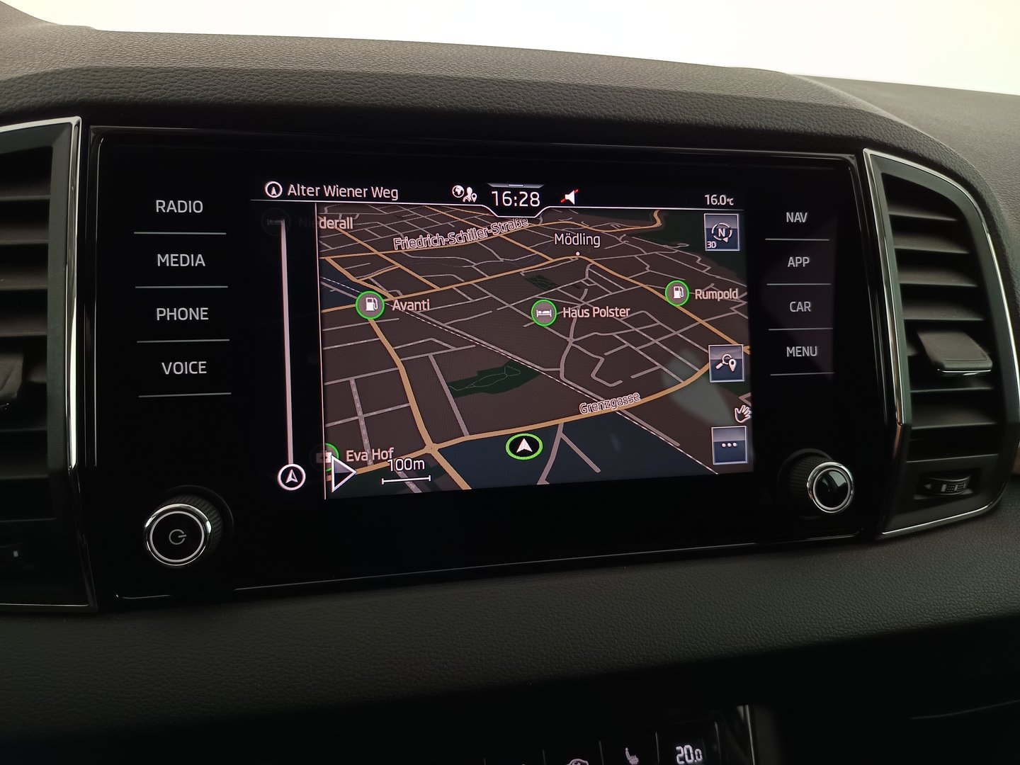 Škoda KAROQ Ambition SC TDI DSG | Bild 23 von 32