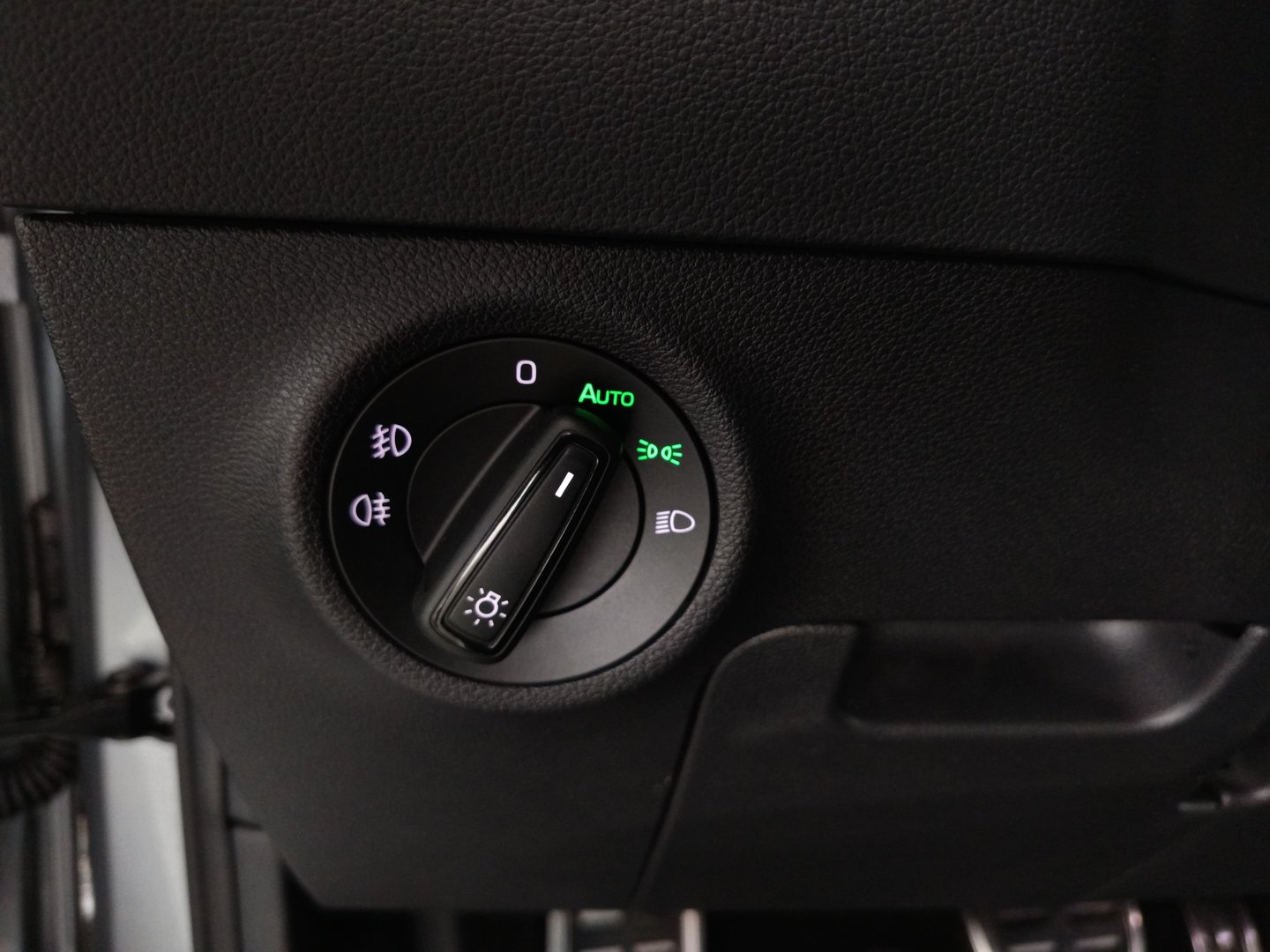 Škoda KAROQ Ambition SC TDI DSG | Bild 12 von 32