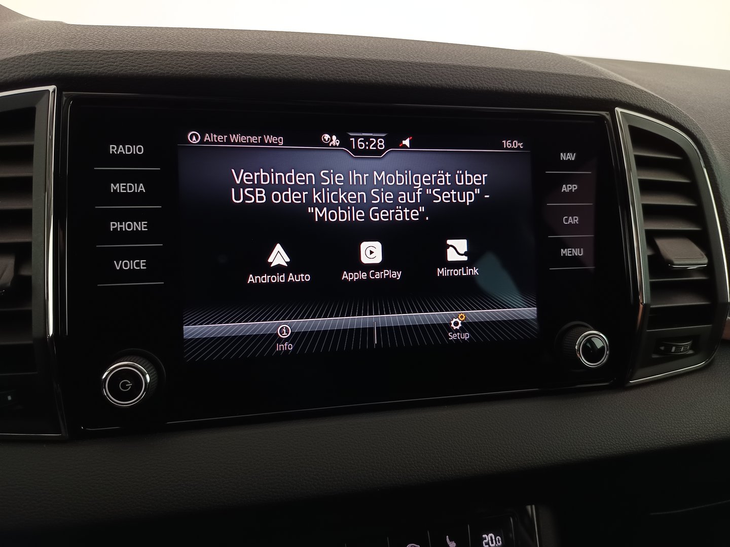 Škoda KAROQ Ambition SC TDI DSG | Bild 22 von 32