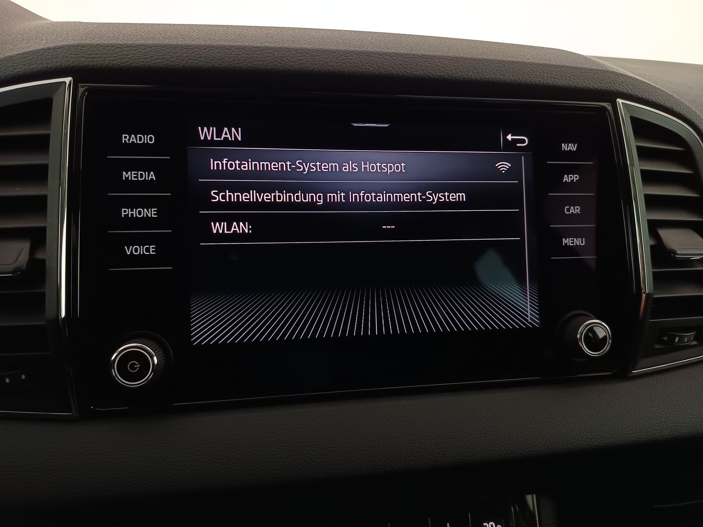 Škoda KAROQ Ambition SC TDI DSG | Bild 26 von 32