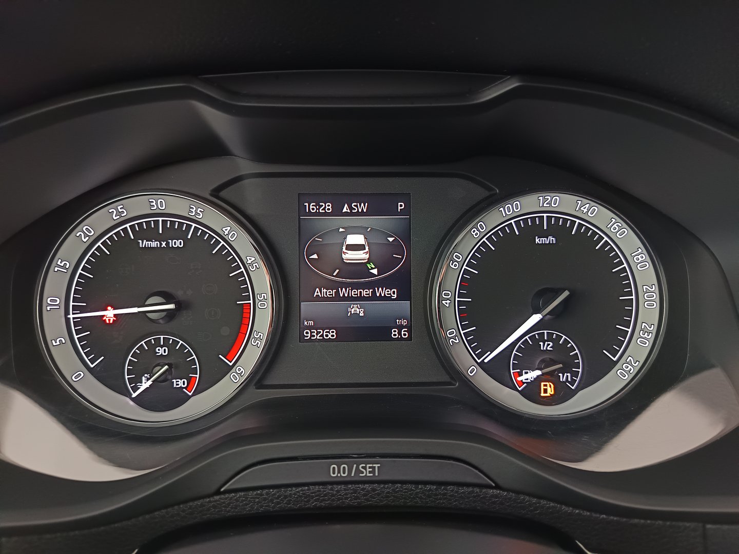 Škoda KAROQ Ambition SC TDI DSG | Bild 15 von 32