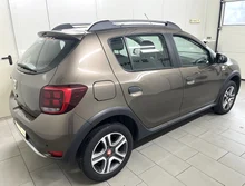 Dacia Sandero Stepway TCe 90 S&S in braun