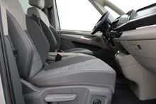 VW Multivan Edition eHybrid 180 kW 4MOTION in Monosilber Metallic/Dach Deepblack