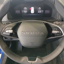 Škoda Karoq Selection TSI in Race-Blau Metallic