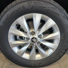 Škoda Karoq Selection TSI in Race-Blau Metallic
