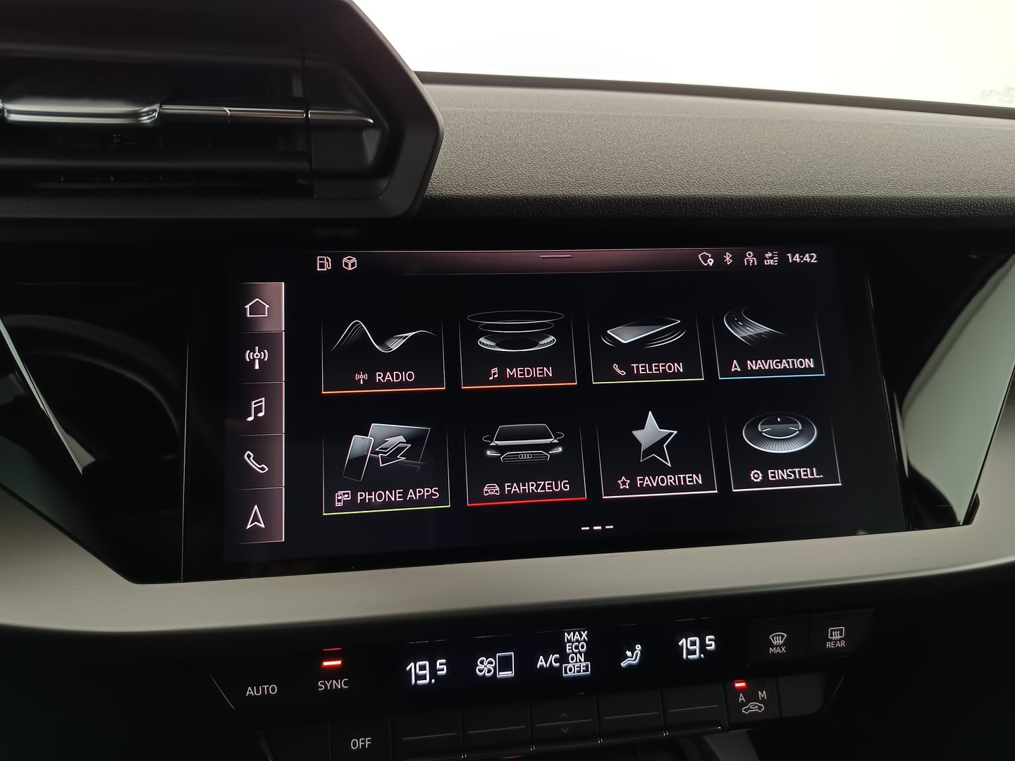 Audi A3 Sportback 30 TFSI | Bild 19 von 36