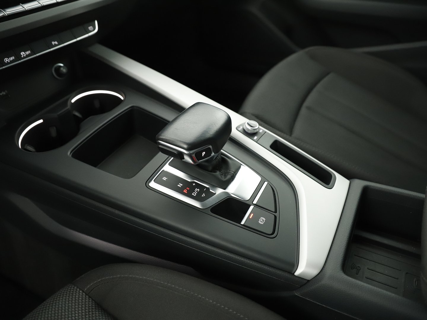 Audi A4 Avant 35 TDI S line | Bild 24 von 30