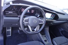 VW Caddy Dark Label eHybrid 110 kW in Deepblack Perleffekt