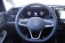VW Caddy Dark Label eHybrid 110 kW in Deepblack Perleffekt