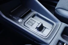 VW Caddy Dark Label eHybrid 110 kW in Deepblack Perleffekt