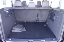 VW Caddy Dark Label eHybrid 110 kW in Deepblack Perleffekt