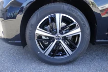 VW Caddy Dark Label eHybrid 110 kW in Deepblack Perleffekt