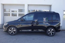 VW Caddy Dark Label eHybrid 110 kW in Deepblack Perleffekt