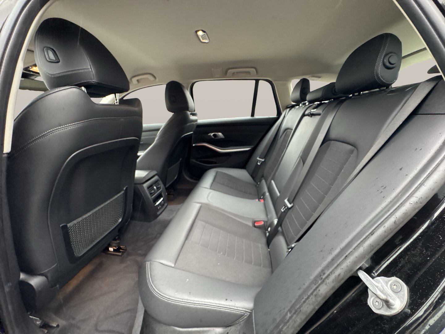 BMW 320d Touring Aut. | Bild 15 von 21