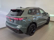 VW Tiguan Sport eHybrid DSG 150 kW in Cipressino-Grün Metallic