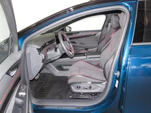 VW ID.7 Tourer GTX 4MOTION 250kW Business in Aquamarinblau Dach Schwarz