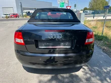Audi A4 Cabriolet 2.5 TDI in ebonyschwarz perleffekt