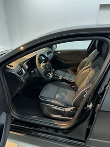 Mitsubishi Colt 1,6 HEV Intense in schwarz - metallic-perleffektno