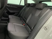 Škoda Octavia Combi 4x4 Selection TSI DSG in Stahl-Grau