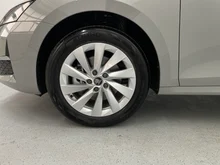 Škoda Octavia Combi 4x4 Selection TSI DSG in Stahl-Grau
