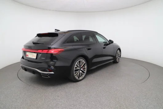 Bild eines Audi A5 Avant e-hybrid quattro 270 kW